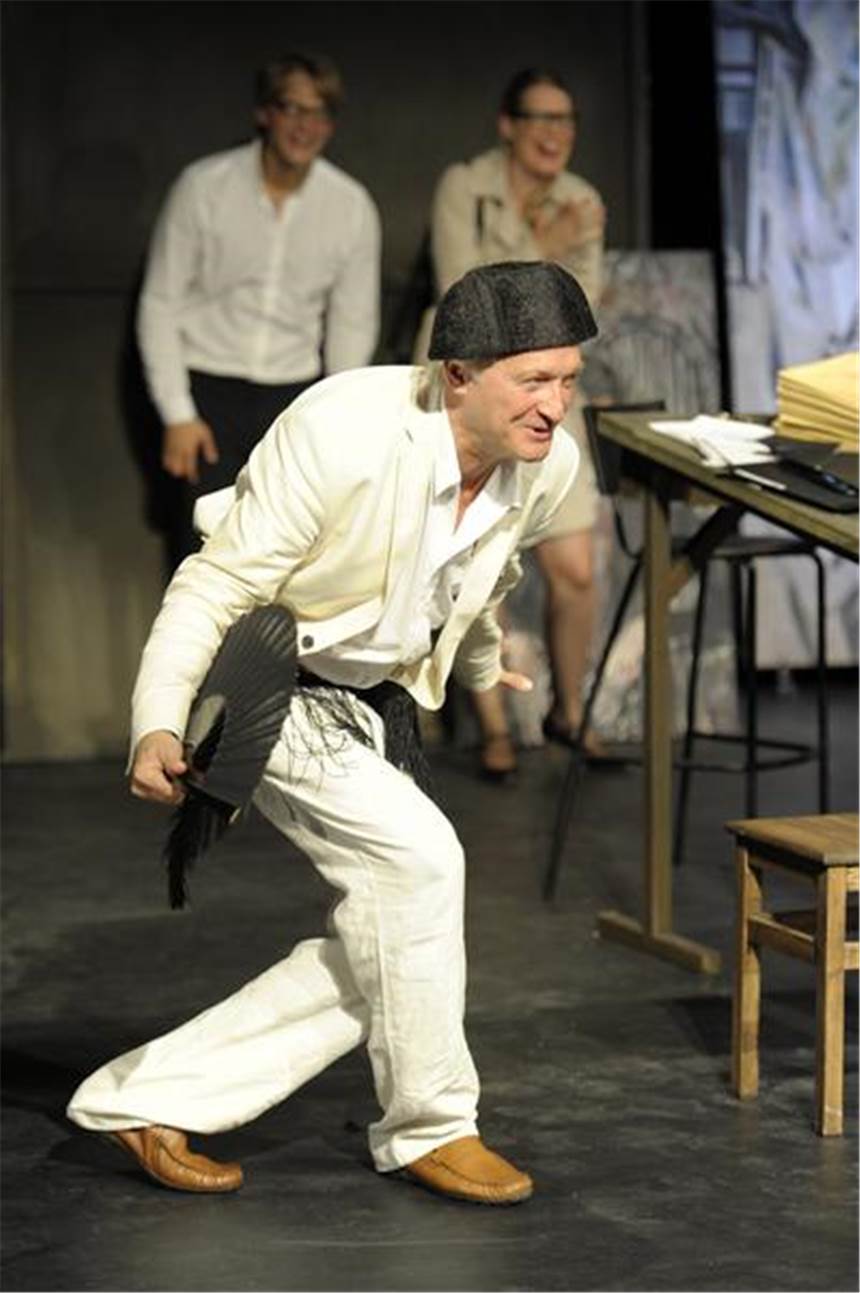 Borchert-Theater setzt Alfred Flechtheim ein Denkmal Bernd Reheuser als Alfred Flechtheim in "Die letzte Soirée". Mit der Uraufführung eröffnete das neue Wolfgang Borchert Theater im Flechtheimspeicher.