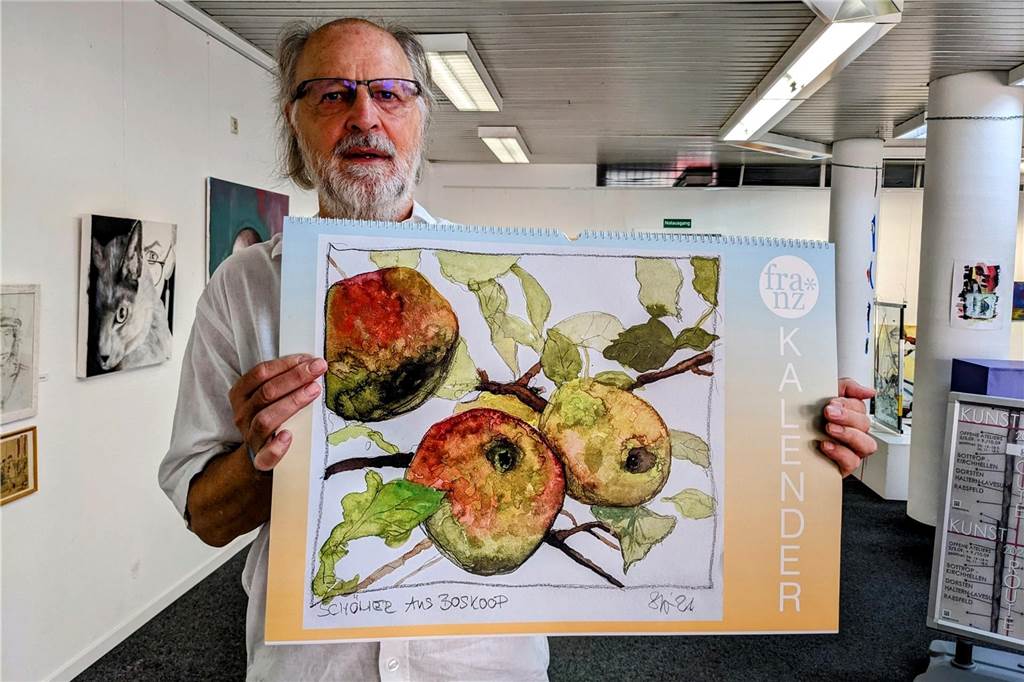 Erster Kunstkalender des „franz*“ gegen Mindest-Spende erhältlich Bernd Saalfeld zeigt das Deckblatt des Kunstkalenders.