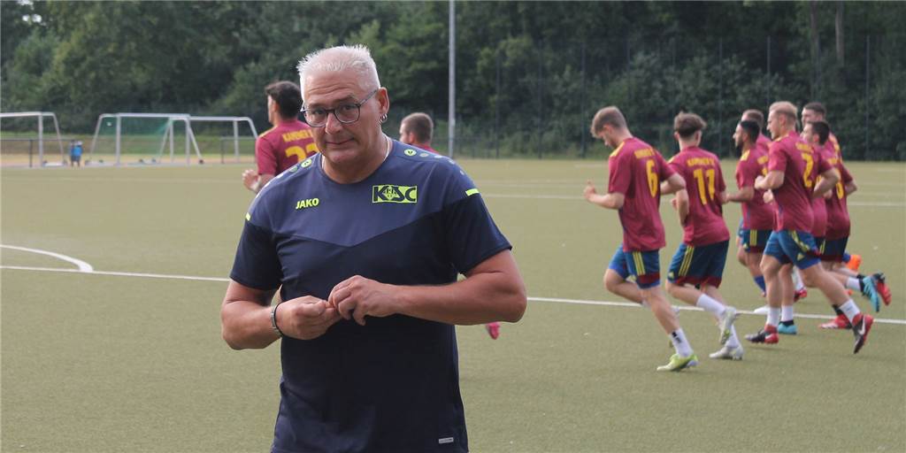 Auftakt ohne Trainer - aber Kamener SC hat ein klares Ziel vor Augen Bernd Schimanski (Bild) leitete mit Thorsten Lenz am Dienstag das Training des Kreisliga-Meisters Kamener SC.