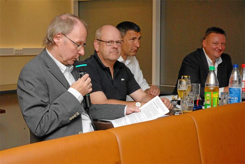 Eisadler-Präsident Schnieder: "Bin ein Fanatiker" Bernd Schnieder (l.) ist der neue starke Mann bei den Eisadlern.