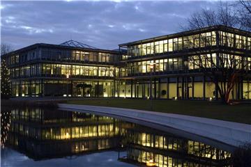 Bertelsmann-Zentrale in Gütersloh: 2017 steigerte der Konzern seinen Gewinn gemessen am Vorjahr um 5,4 Prozent auf 1,2 Milliarden Euro. Foto: Bernd Thissen