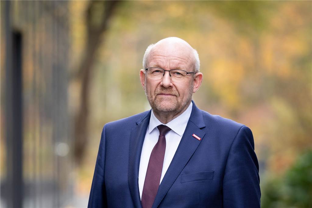 Dortmund braucht Fachkräfte: „Ohne Zuwanderung wird es nicht gehen“ Berthold Schröder, Präsident der Handwerkskammer Dortmund, stellt fest, dass viele Betriebe derzeit verunsichert sind und deutlich pessimistischer in die Zukunft blicken als vor einem Jahr. „Auch die Fachkräftegewinnung gestaltet sich weiter schwierig“, sagt er.