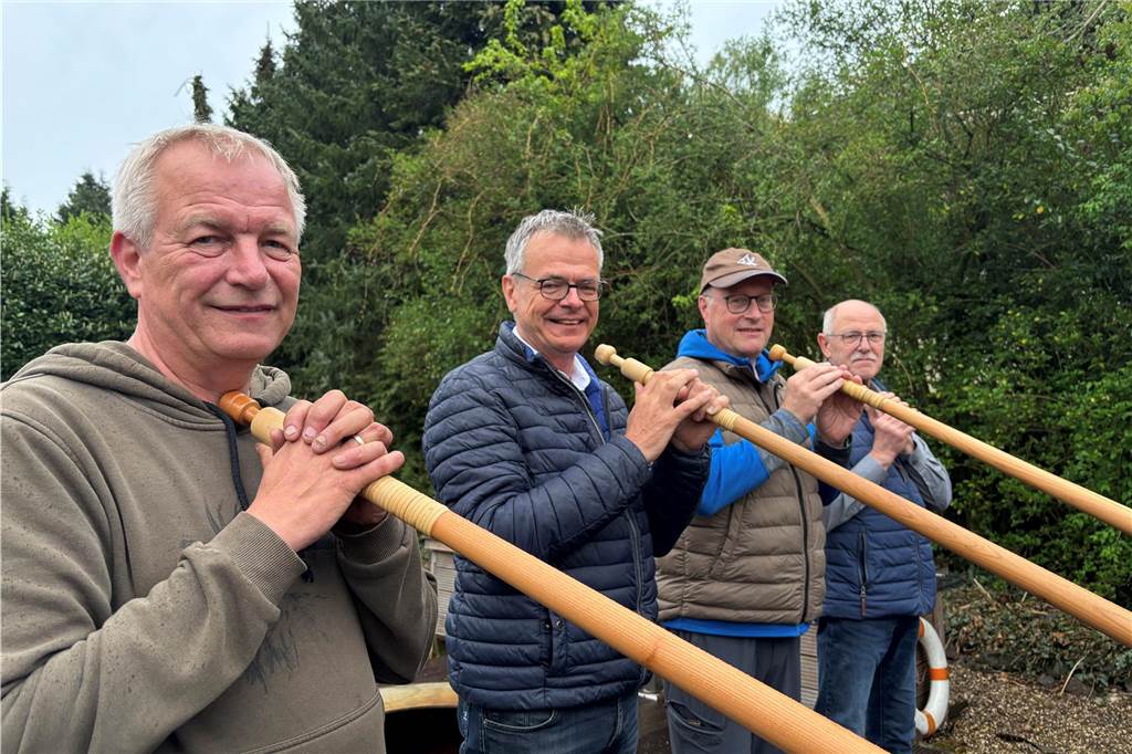 „Das Telefon der Alpen“: Band bringt Alphorn nach Schermbeck Kurt Fey, Berthold Westhoff, Berthold Deiters und Markus Lamers (v.r.) spielen Alphorn