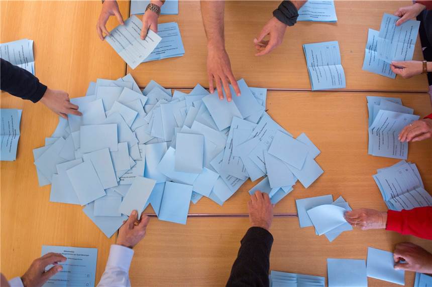 Die Stadt Haltern sucht 250 Wahlhelfer für den 26. Mai Besonders bei der Auszählung am Abend wird Unterstützung von den Wahlhelfern benötigt.