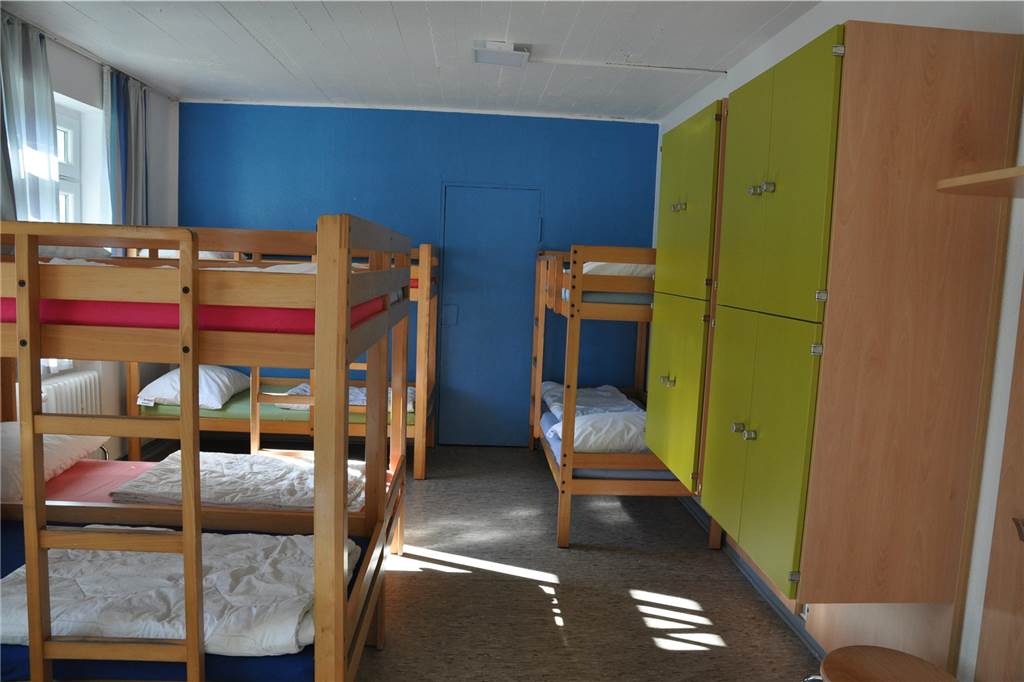 Nach Krisenjahren: Jugendherberge spürt Nachholbedarf von Schulklassen Besonders bei Schulklassen ist die Jugendherberge beliebt. Hier ein Blick in ein Acht-Bett-Zimmer.