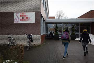 Besonders in den Wintermonaten sind die Sekundarschüler und -schülerinnen in den Pausen stark beeinträchtigt.