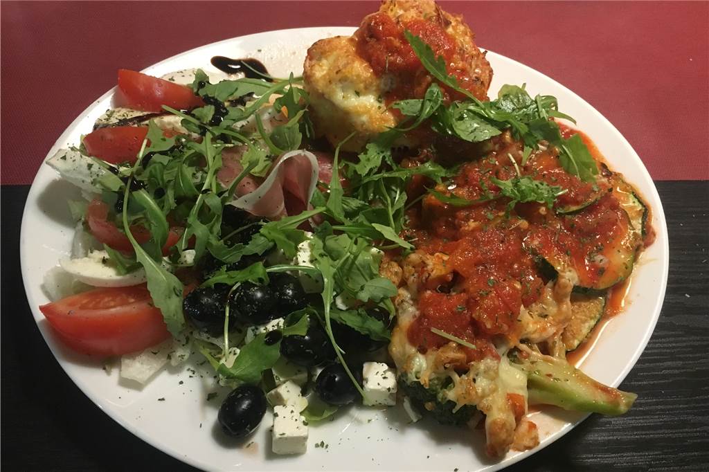 Gute Pizza und Tennis live bei der Pizzeria Castello in Wüllen Besonders lecker: der vielseitige Antipasti-Teller