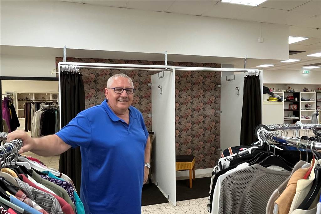 Düt und Dat öffnet in Selm an neuem Standort und hat nun eine kleine Lounge Besonders stolz ist Heinz-Dieter Melcher auf die neuen Umkleidekabinen, die deutlich größer sind als zuvor.