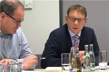 Besorgte Gesichter bei v. l Ordnungsdezernet Frank Gründken und Bürgermeister Lothar Christ. In Werne gibt es die ersten Corona-Fälle.