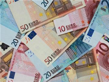 Besserverdiener werden im kommenden Jahr mehr in die Sozialkassen einzahlen müssen - im Einzelfall bis zu 251 Euro im Jahr. Grund sind höhere Beitragsbemessungsgrenzen als Folge gestiegener Einkommen. Foto: Oliver Berg