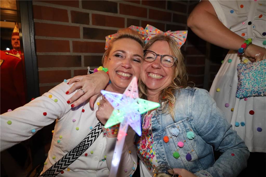 Beste Laune herrschte bei der Damensitzung in Olfen.