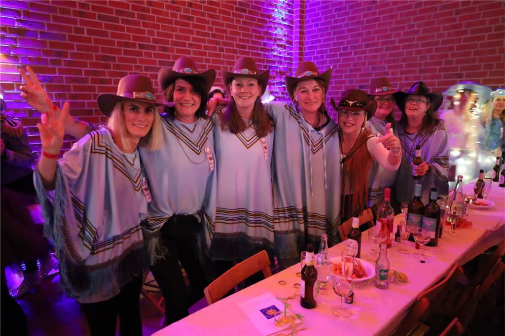 Beste Laune herrschte bei der Damensitzung in Olfen.