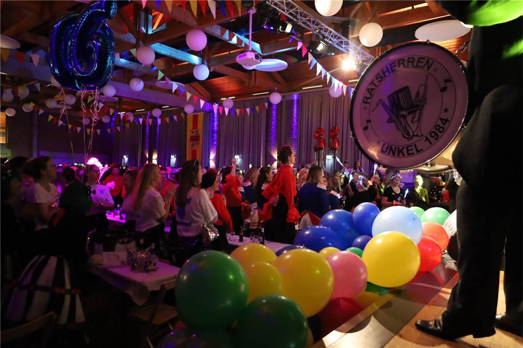 Beste Laune herrschte bei der Damensitzung in Olfen.