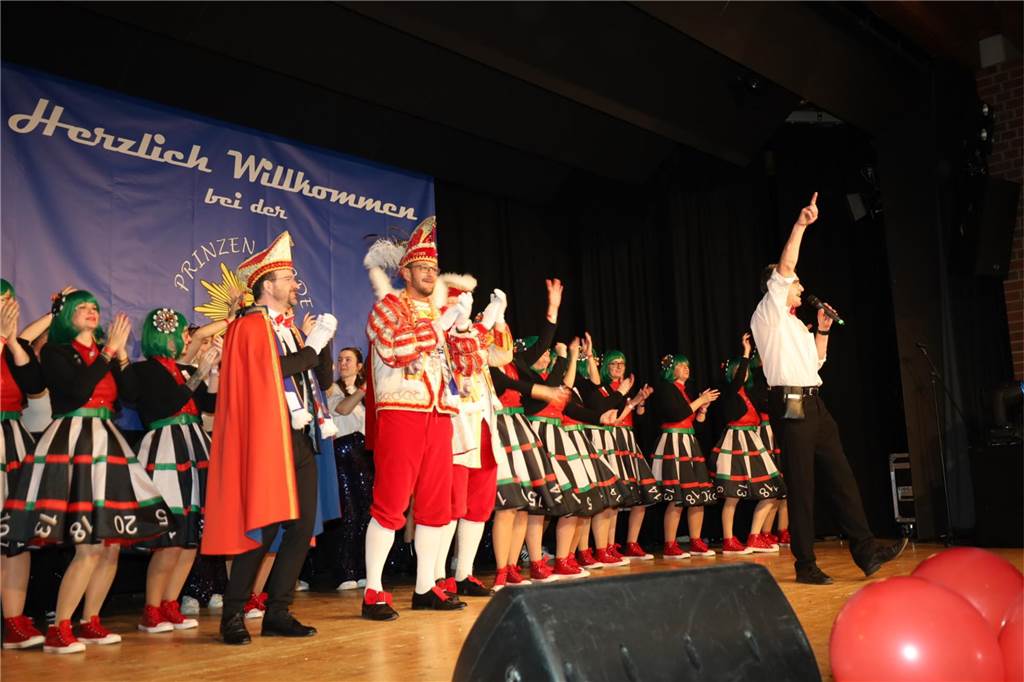 Beste Laune herrschte bei der Damensitzung in Olfen.