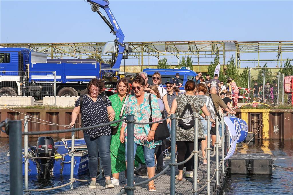 Beste Laune und bestes Wetter beim Hafenspaziergang am Samstag (31.8.).