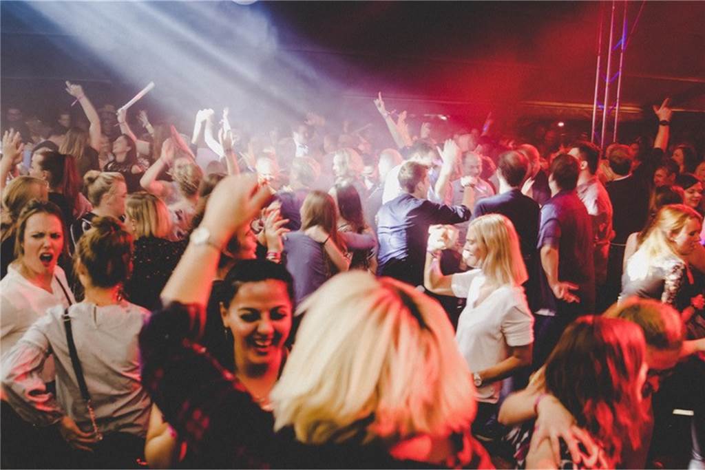 Party im Park: 1000 Stadtlohner freuen sich schon auf extralange Partynacht im Losbergpark Beste Partystimmung verspricht die Party im Park auch in diesem Jahr wieder.