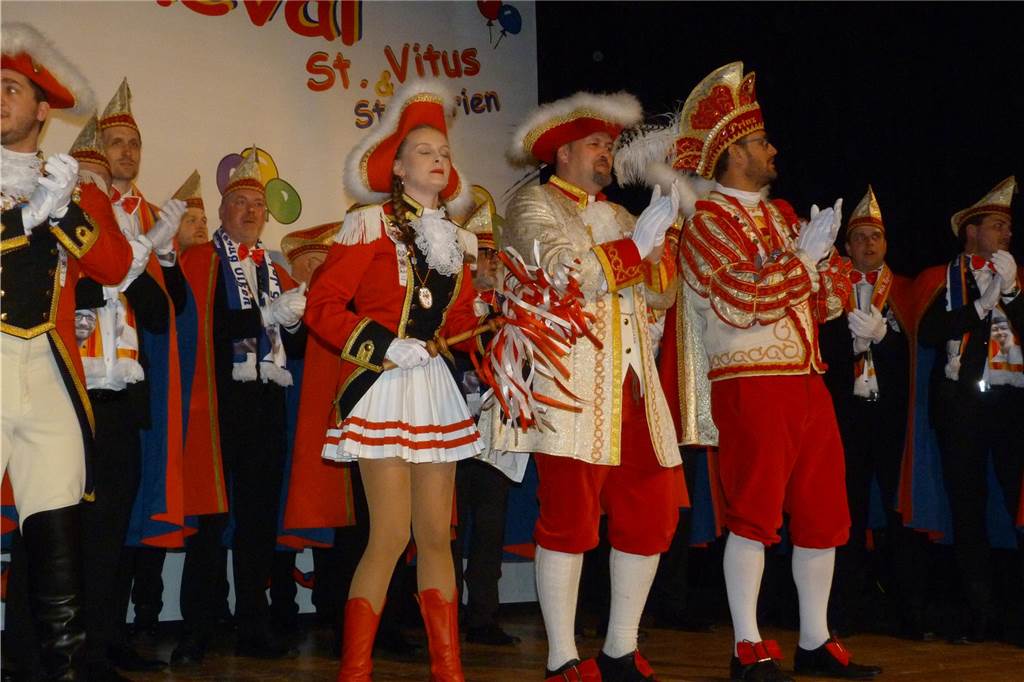 Beste Stimmung auf der Bühne und im Saal beim Pfarrkarneval in Olfen.