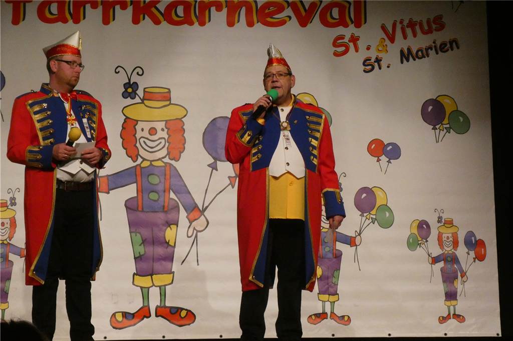 Beste Stimmung auf der Bühne und im Saal beim Pfarrkarneval in Olfen.