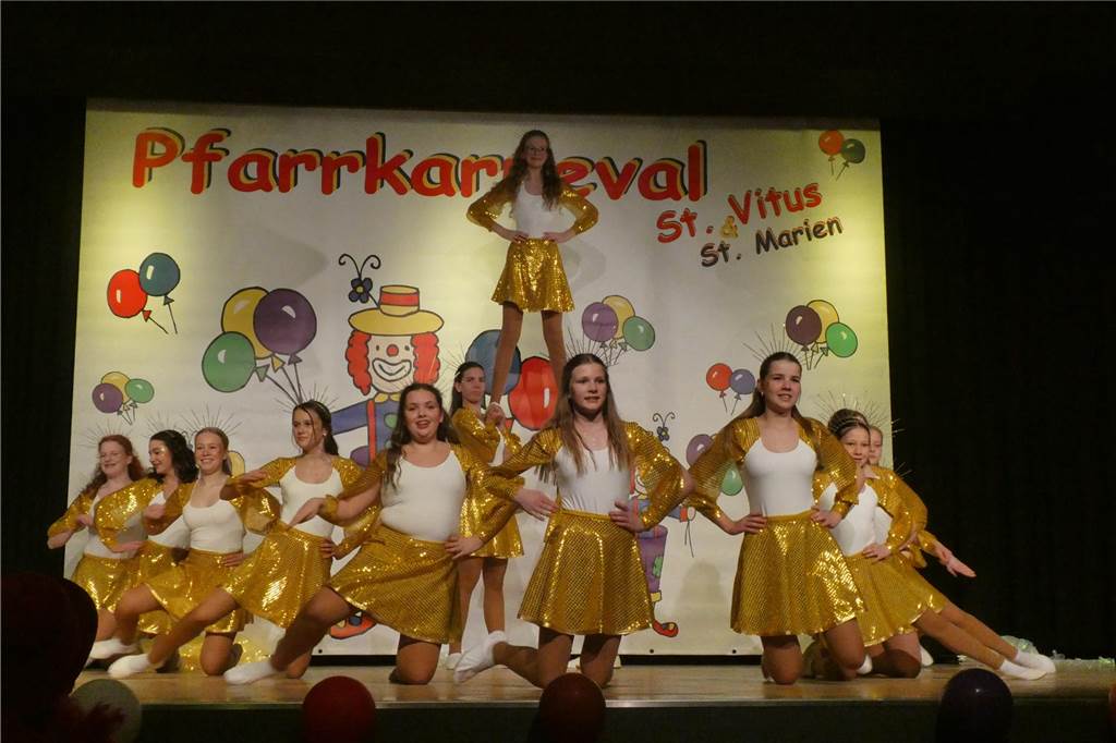 Beste Stimmung auf der Bühne und im Saal beim Pfarrkarneval in Olfen.