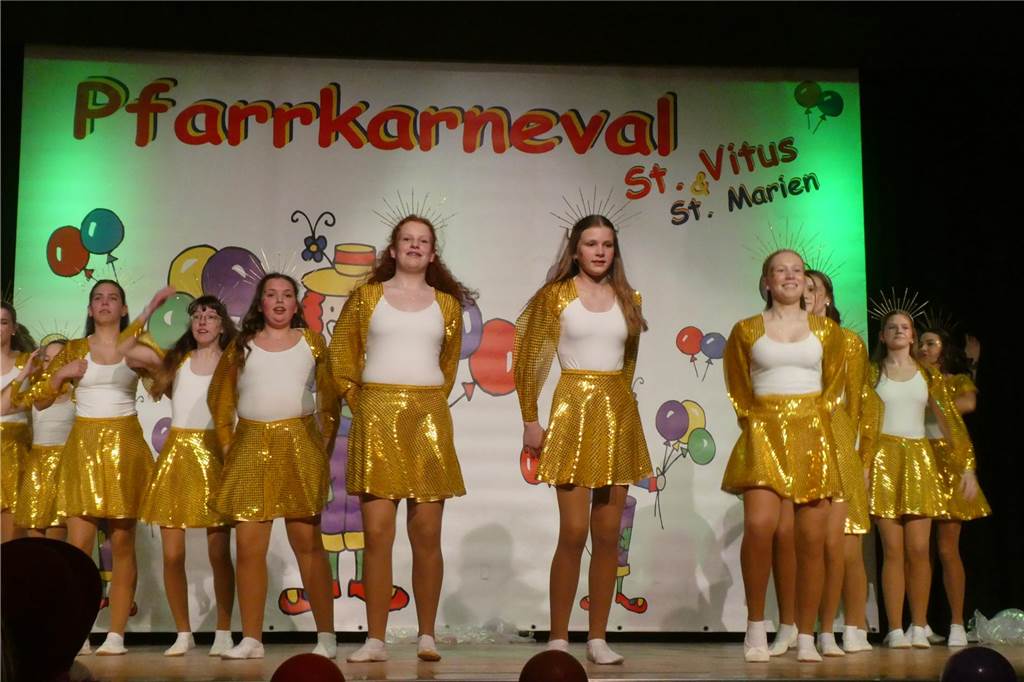 Beste Stimmung auf der Bühne und im Saal beim Pfarrkarneval in Olfen.