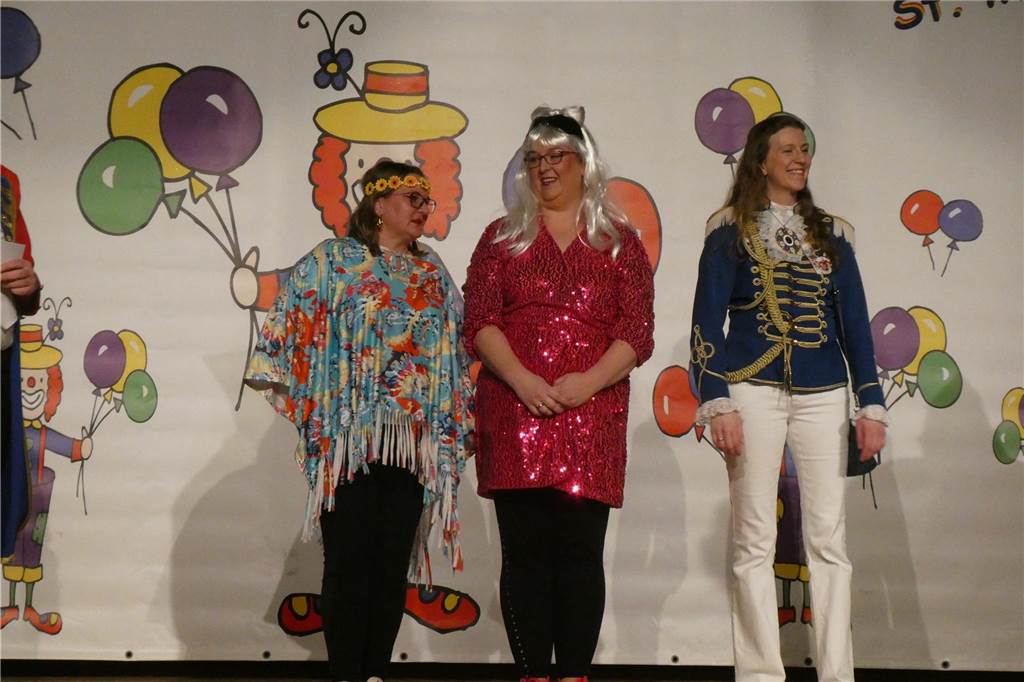 Beste Stimmung auf der Bühne und im Saal beim Pfarrkarneval in Olfen.