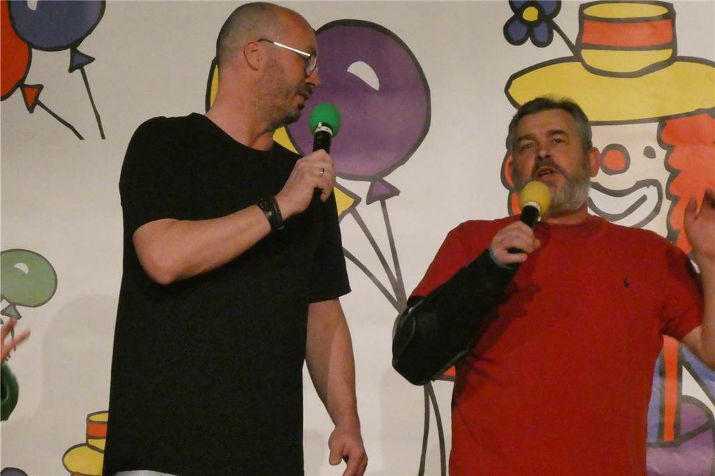 Beste Stimmung auf der Bühne und im Saal beim Pfarrkarneval in Olfen.