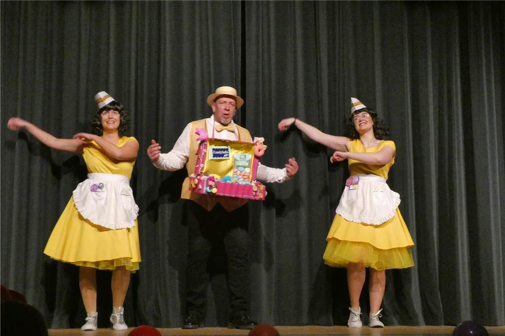 Beste Stimmung auf der Bühne und im Saal beim Pfarrkarneval in Olfen.