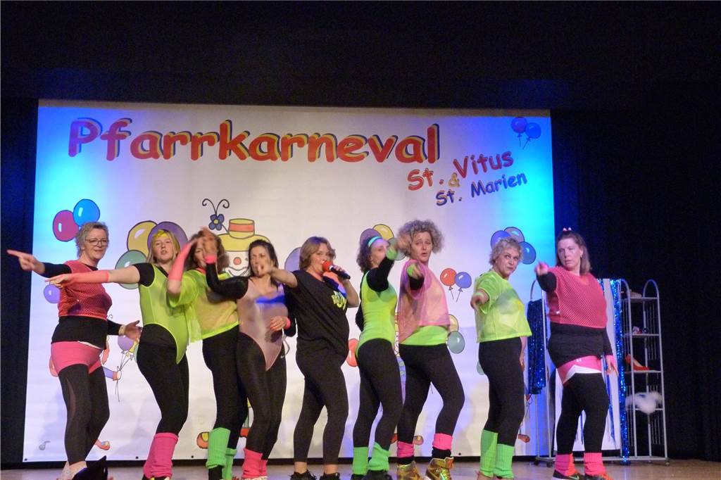 Beste Stimmung auf der Bühne und im Saal beim Pfarrkarneval in Olfen.
