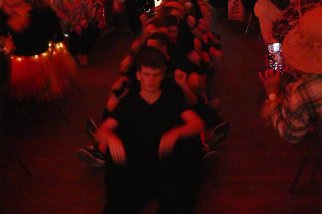 Beste Stimmung auf der Bühne und im Saal beim Pfarrkarneval in Olfen.