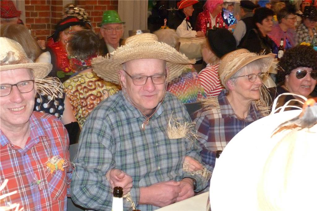 Beste Stimmung auf der Bühne und im Saal beim Pfarrkarneval in Olfen.