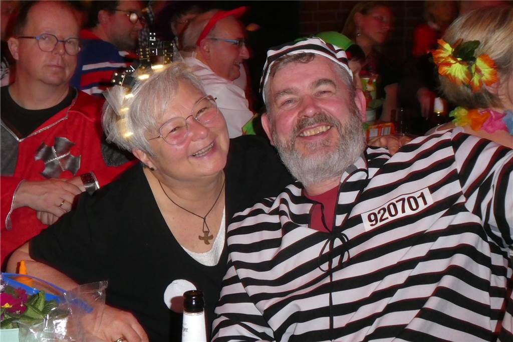Beste Stimmung auf der Bühne und im Saal beim Pfarrkarneval in Olfen.