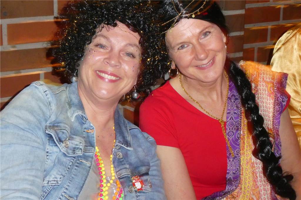 Beste Stimmung auf der Bühne und im Saal beim Pfarrkarneval in Olfen.