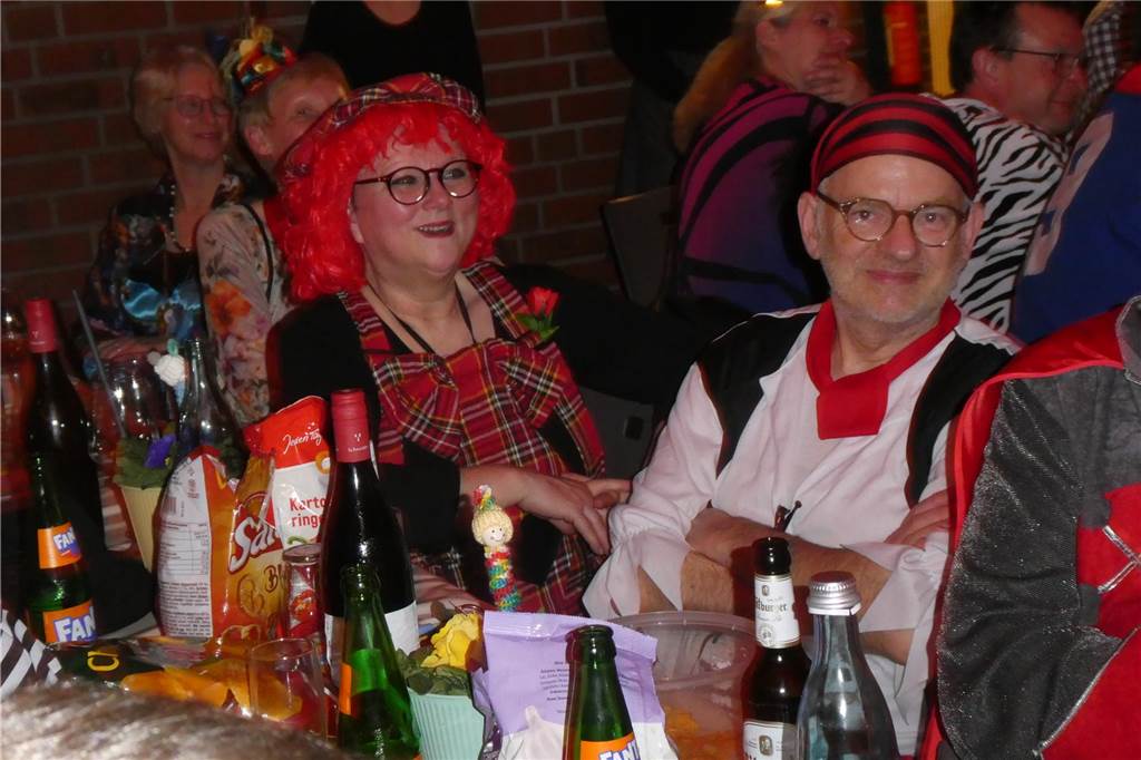 Beste Stimmung auf der Bühne und im Saal beim Pfarrkarneval in Olfen.