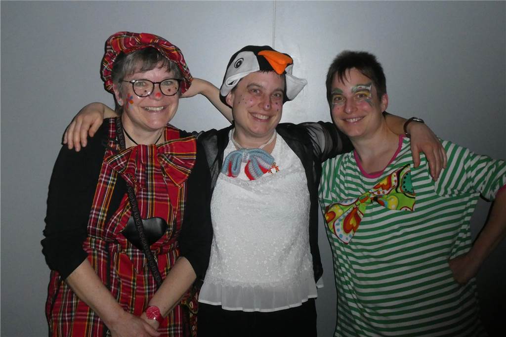 Beste Stimmung auf der Bühne und im Saal beim Pfarrkarneval in Olfen.