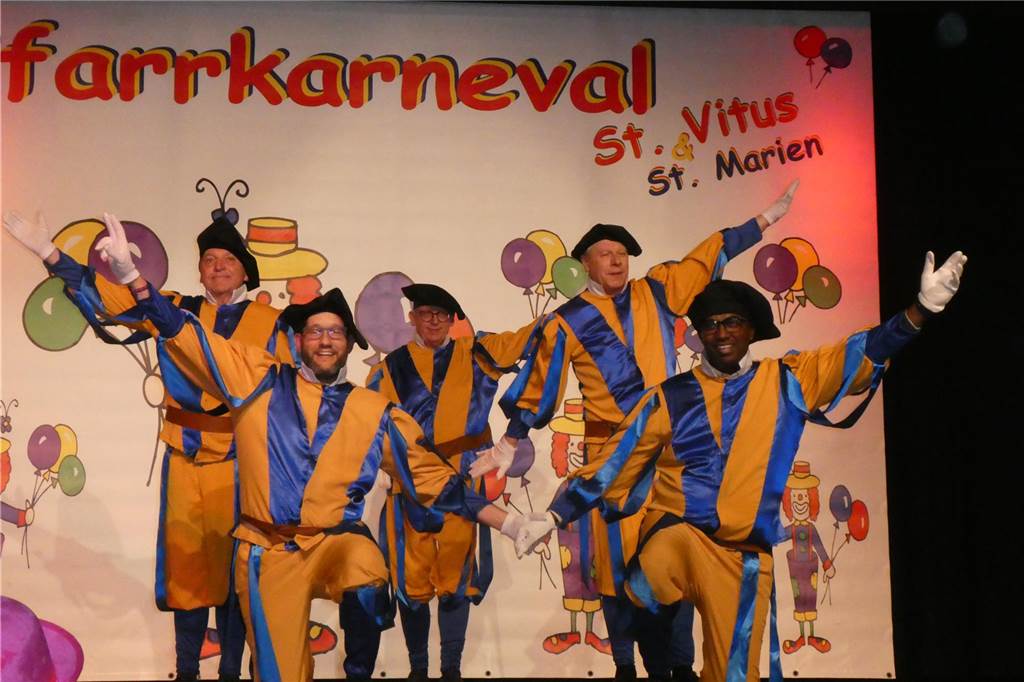 Beste Stimmung auf der Bühne und im Saal beim Pfarrkarneval in Olfen.