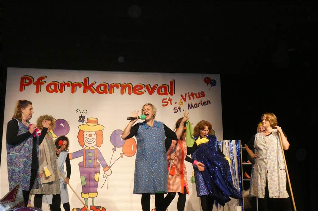 Beste Stimmung auf der Bühne und im Saal beim Pfarrkarneval in Olfen.
