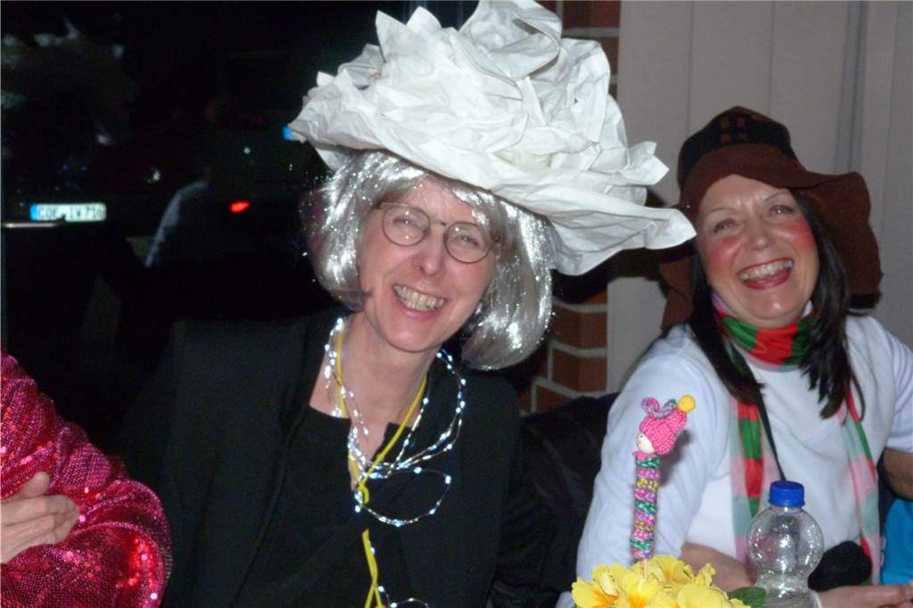 Beste Stimmung auf der Bühne und im Saal beim Pfarrkarneval in Olfen.