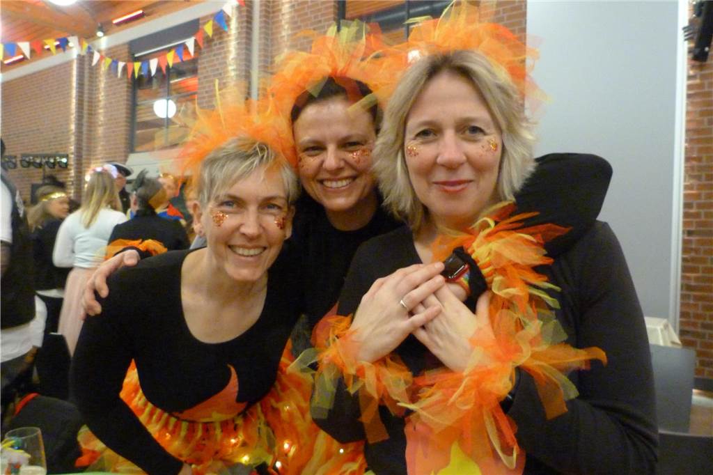 Beste Stimmung auf der Bühne und im Saal beim Pfarrkarneval in Olfen.