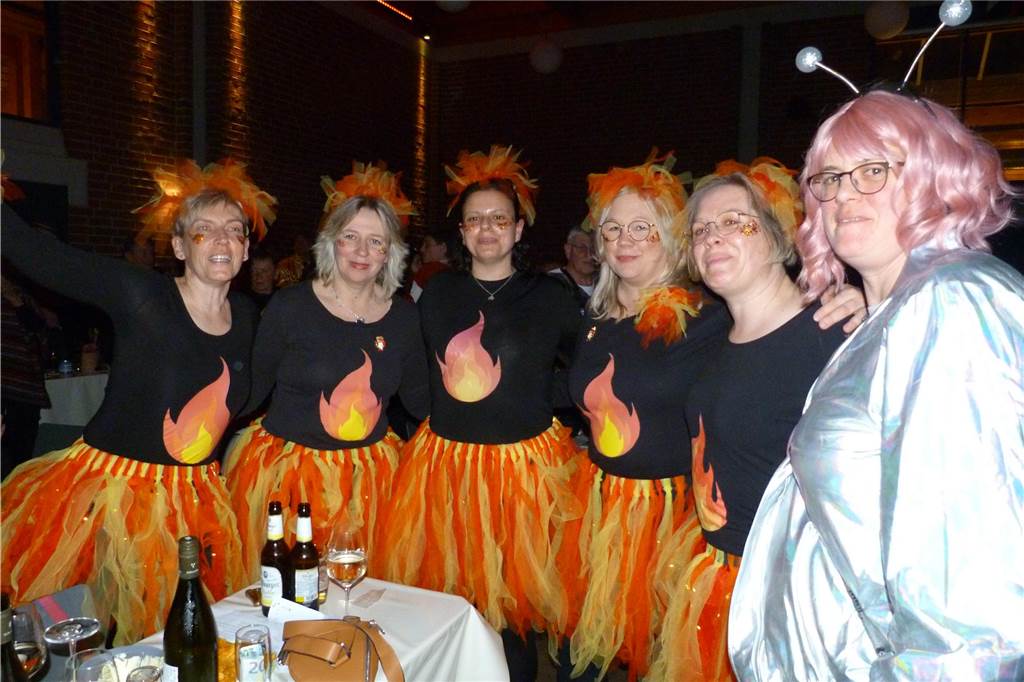 Beste Stimmung auf der Bühne und im Saal beim Pfarrkarneval in Olfen.