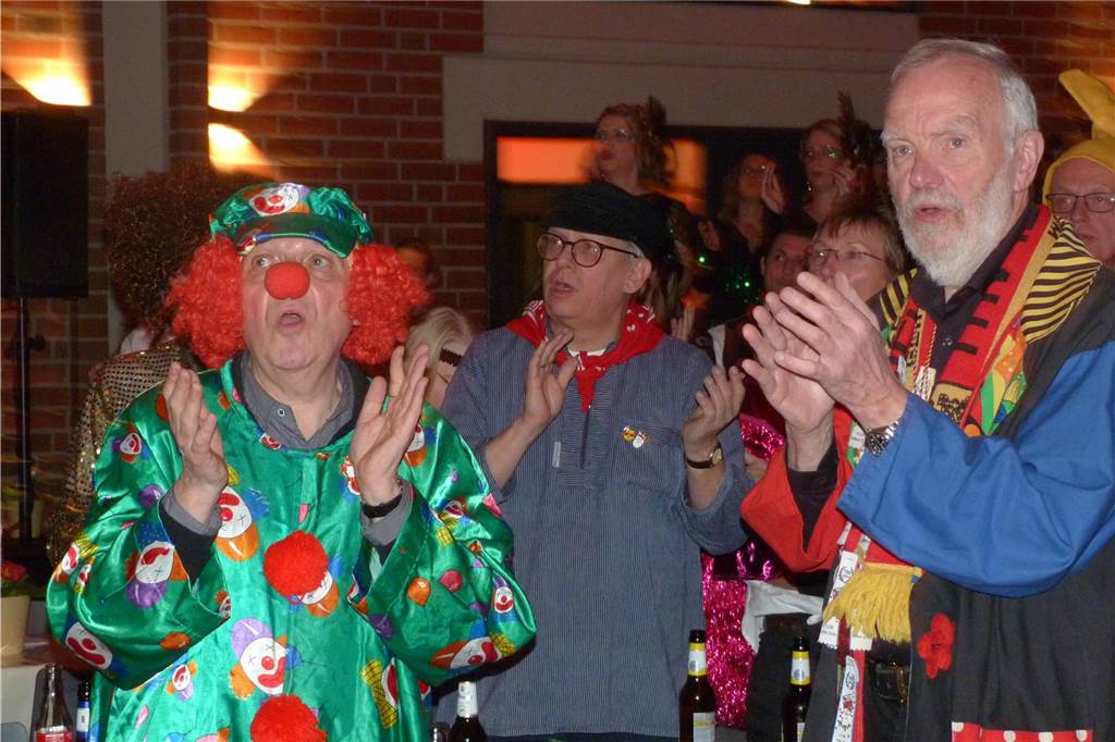 Beste Stimmung auf der Bühne und im Saal beim Pfarrkarneval in Olfen.