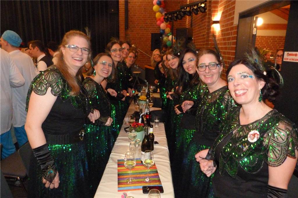 Beste Stimmung auf der Bühne und im Saal beim Pfarrkarneval in Olfen.