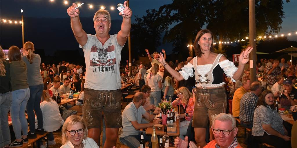 Die Rhader hatten Lust zu feiern - mehr als 1.000 Gäste kamen zur Brotzeit (mit Fotostrecke) Beste Stimmung herrschte am Samstagabend bei der Brotzeit der Schützenkapelle Rhade.