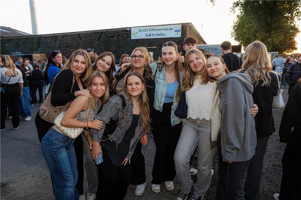 Beste Stimmung herrschte beim Sommerfest der Landjugend Kirchhellen am Abend vor Fronleichnam auf dem Hof Janinhoff.