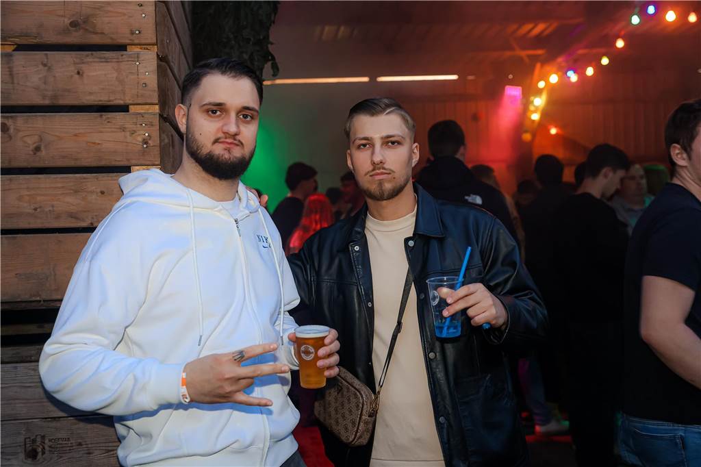 Beste Stimmung herrschte beim Sommerfest der Landjugend Kirchhellen am Abend vor Fronleichnam auf dem Hof Janinhoff.
