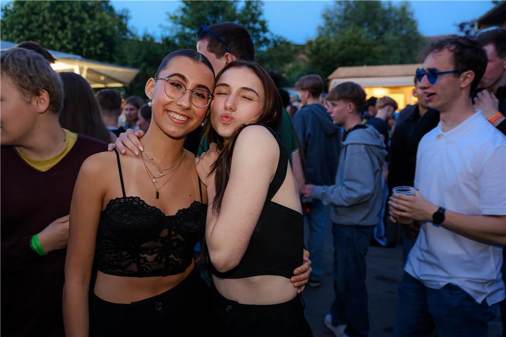 Beste Stimmung herrschte beim Sommerfest der Landjugend Kirchhellen am Abend vor Fronleichnam auf dem Hof Janinhoff.