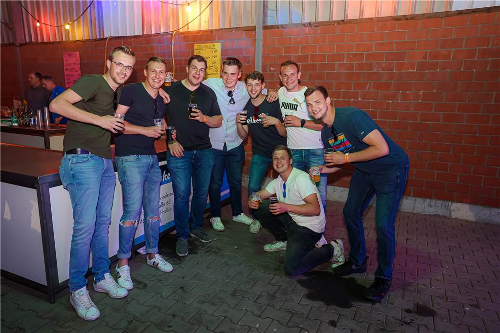 Beste Stimmung herrschte beim Sommerfest der Landjugend Kirchhellen am Abend vor Fronleichnam auf dem Hof Janinhoff.