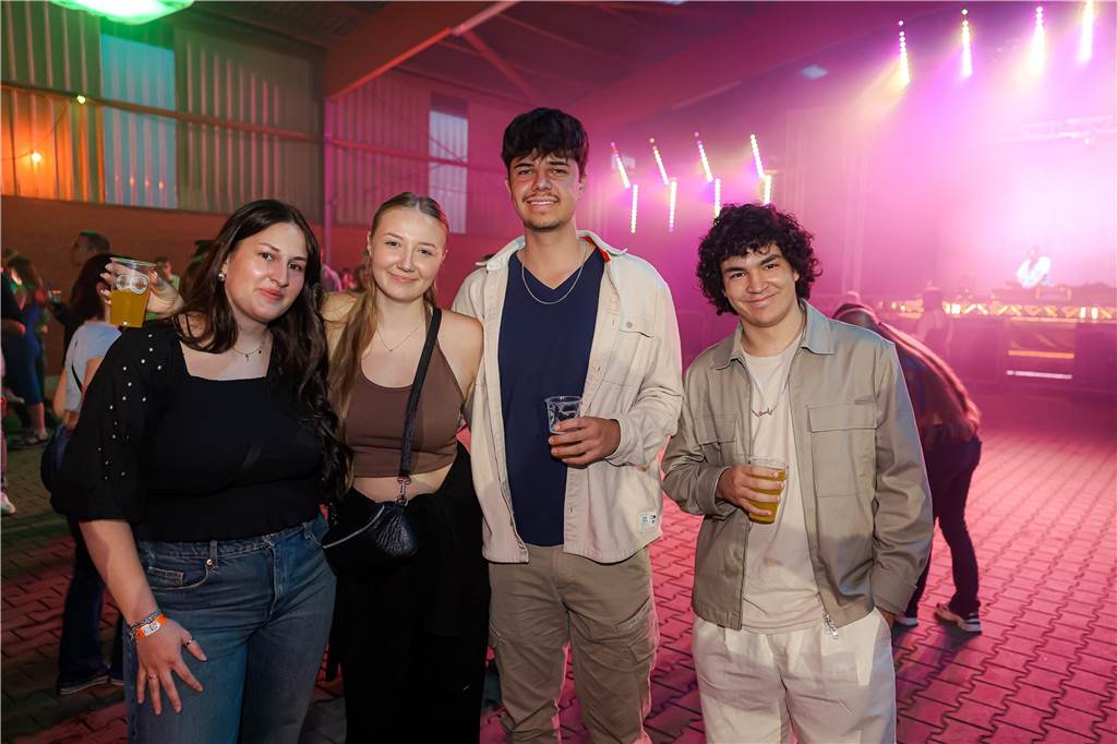Beste Stimmung herrschte beim Sommerfest der Landjugend Kirchhellen am Abend vor Fronleichnam auf dem Hof Janinhoff.