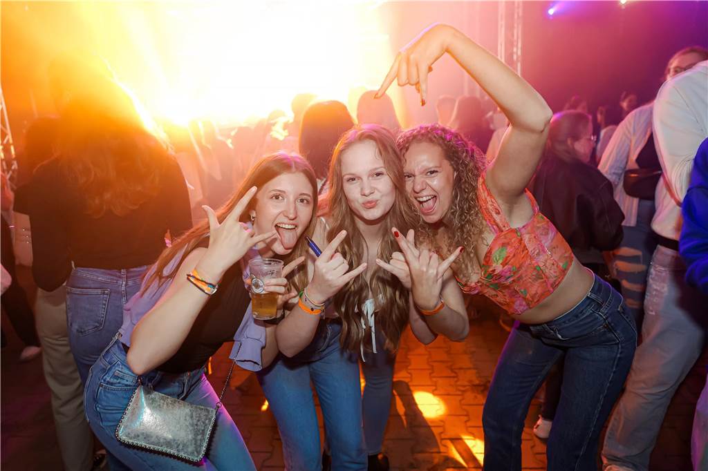 Beste Stimmung herrschte beim Sommerfest der Landjugend Kirchhellen am Abend vor Fronleichnam auf dem Hof Janinhoff.