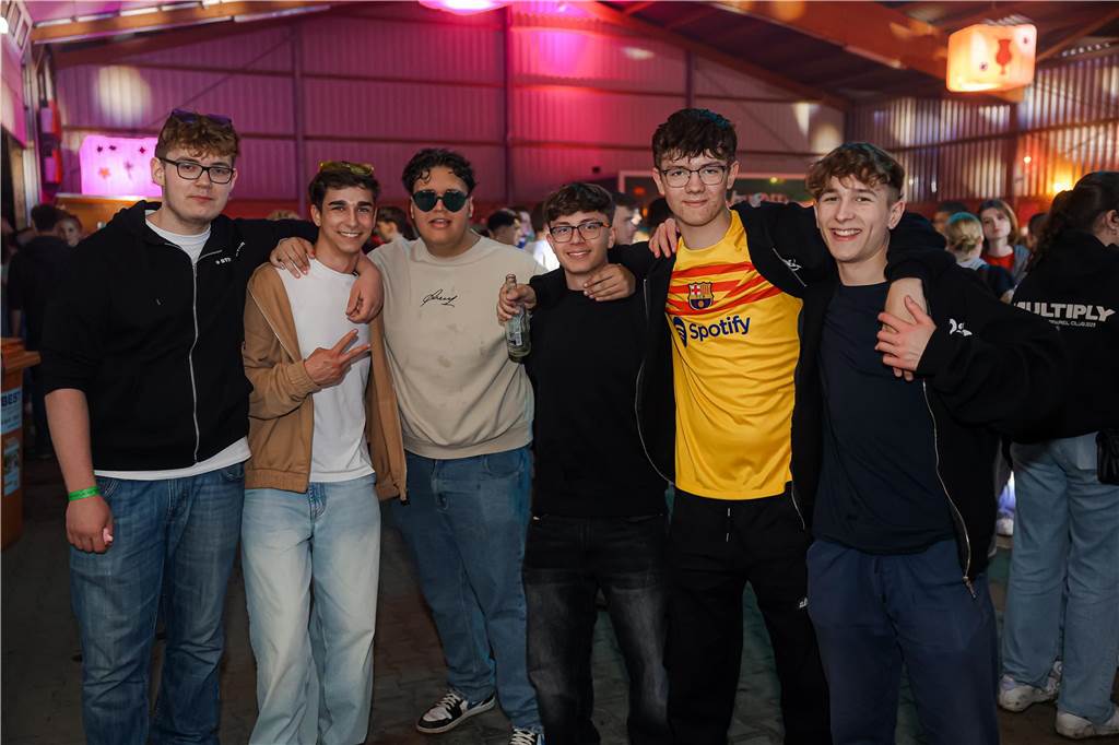 Beste Stimmung herrschte beim Sommerfest der Landjugend Kirchhellen am Abend vor Fronleichnam auf dem Hof Janinhoff.