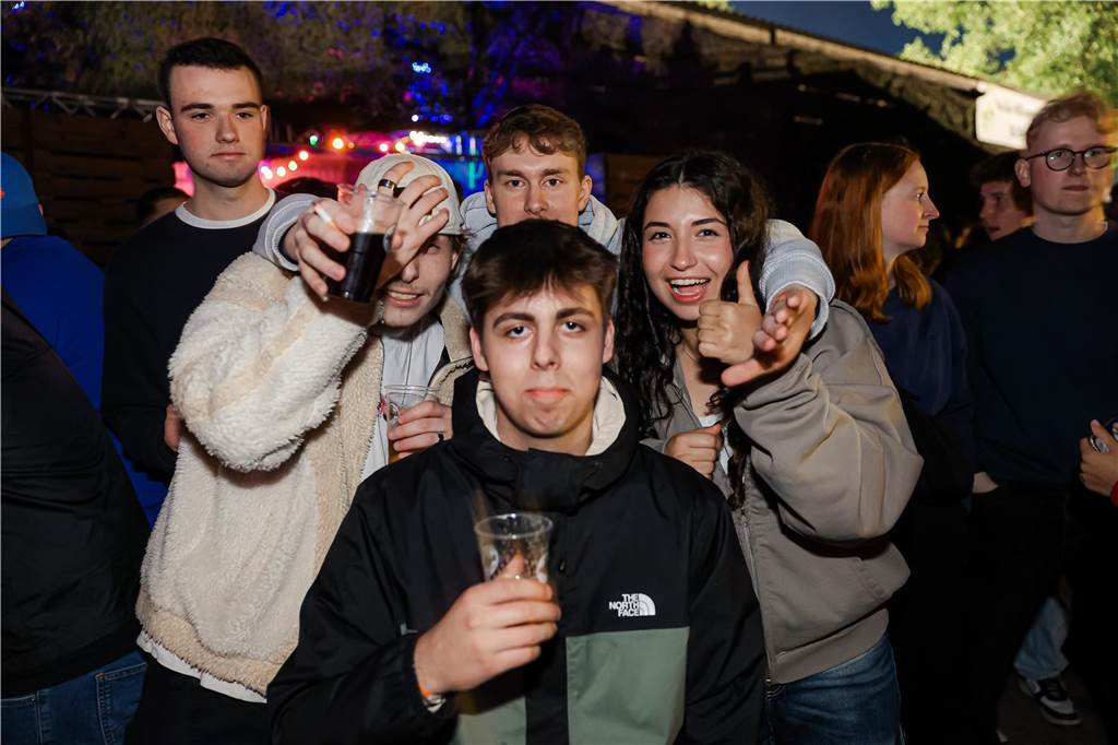Beste Stimmung herrschte beim Sommerfest der Landjugend Kirchhellen am Abend vor Fronleichnam auf dem Hof Janinhoff.